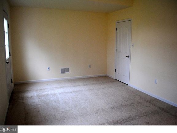 3rd image of 239A Linden Ave