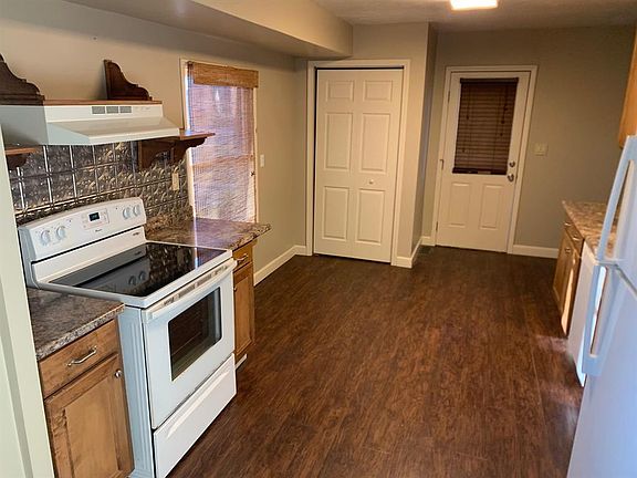4th image of 3425 Winchester Dr