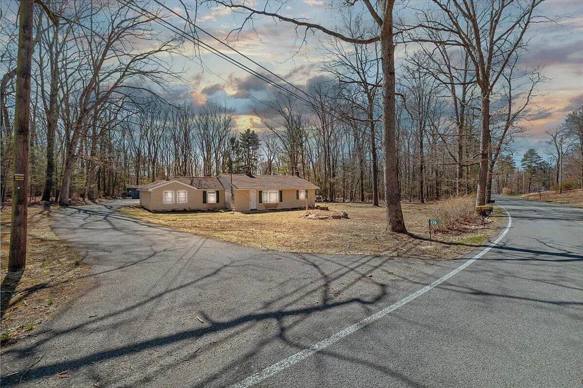 450 Wooddale Rd photo 1