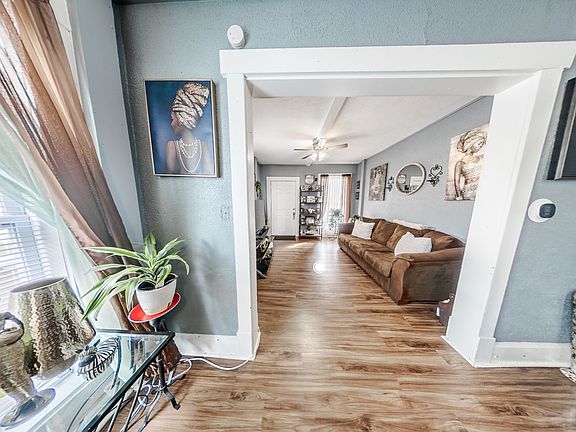 3rd image of 318-320 N Forest Ave
