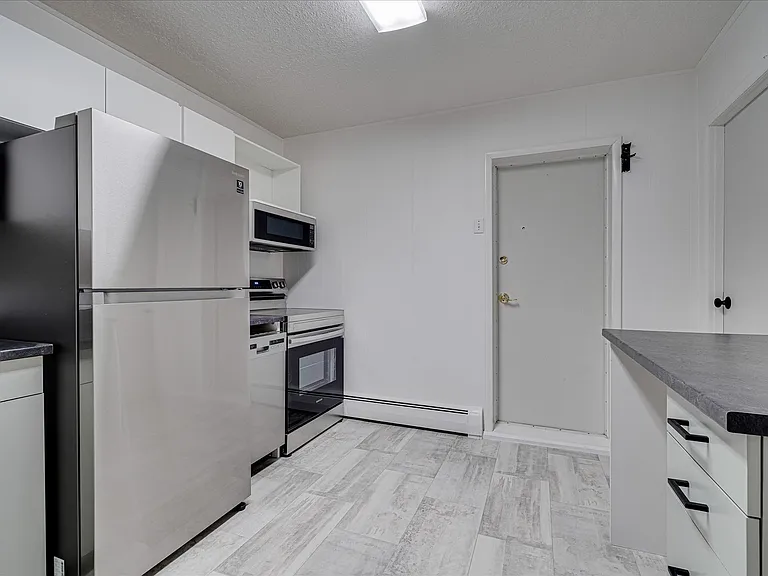 344 Carleton Dr #B — Photo 10