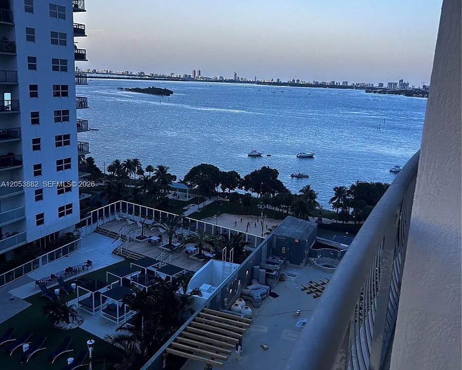 1750 N Bayshore Dr #1707