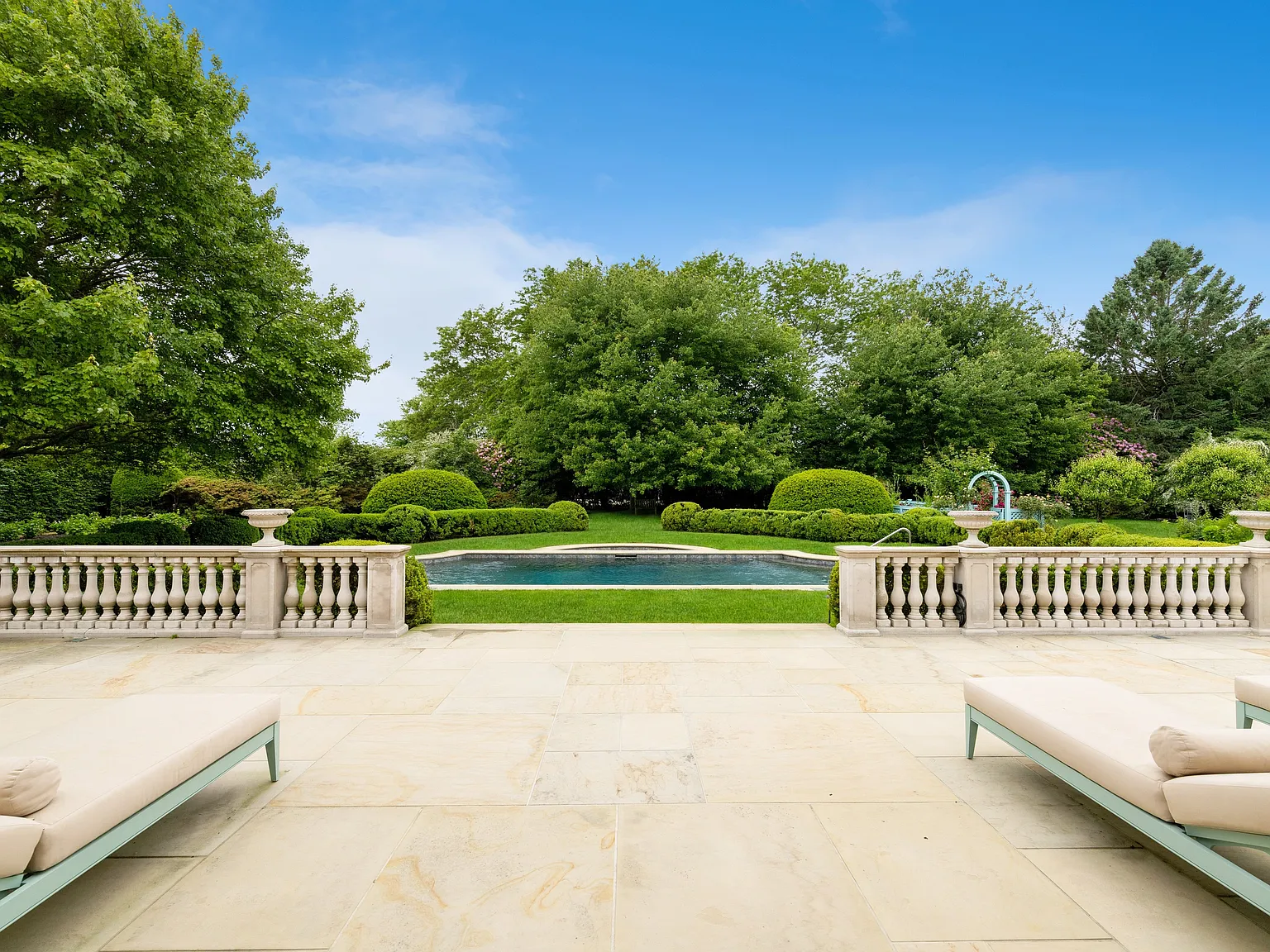 Wyandanch Beach Estate — Photo 4