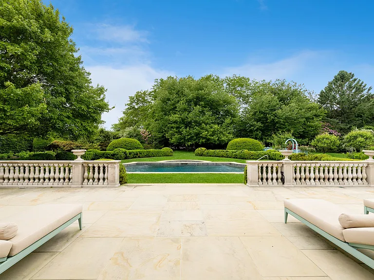 101 Wyandanch Ln — Photo 4