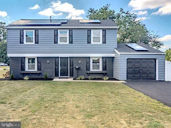 36 Pickwick Ln, Willingboro, NJ 08046