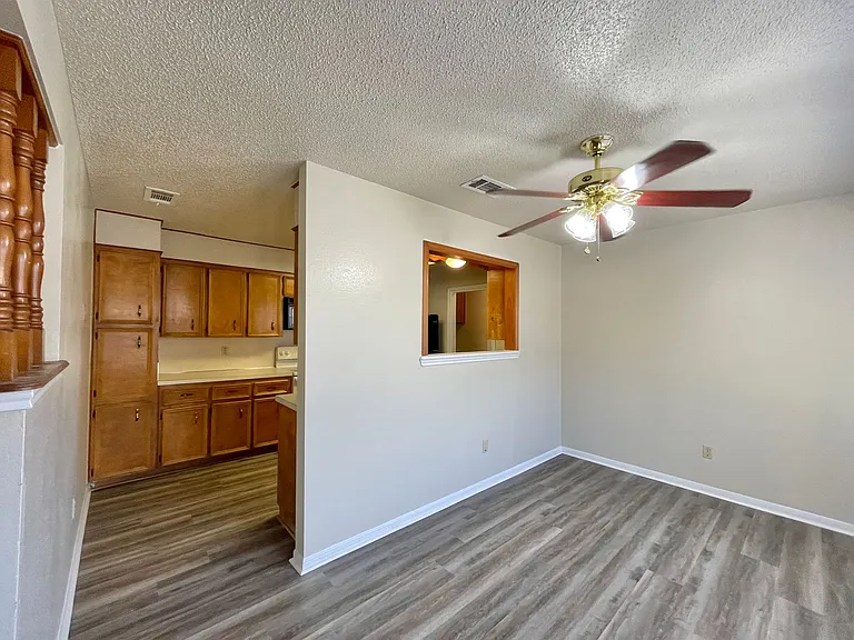109 S Brook Dr — Photo 5