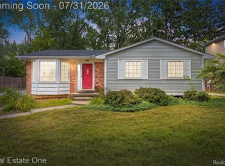 541 Curzon Rd, Rochester Hills, MI 48307