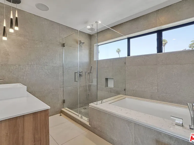 1447 N Martel Ave #4 — Photo 8