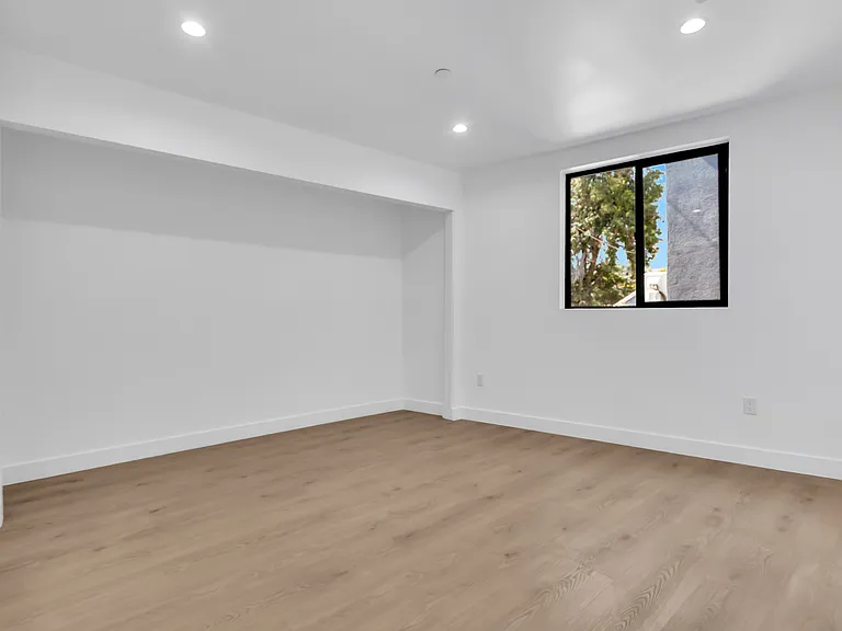 1119 N Avenue 56 #1/2 — Photo 7