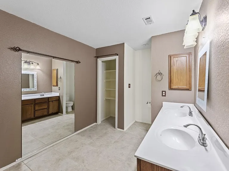 904 Purple Martin Ct — Photo 20