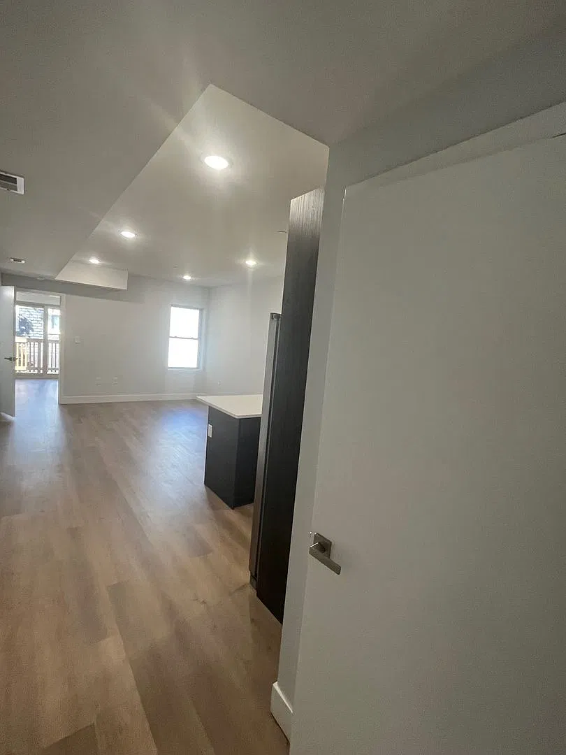 2240 N Franklin st — Photo 3