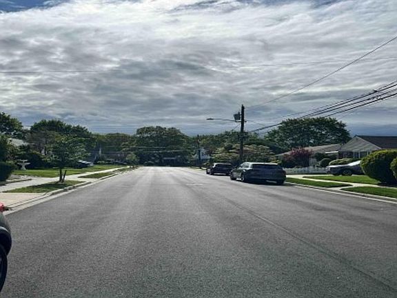 Exterior Neighborhood (street photo)