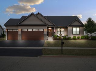 2304 Luther Lowell Ln, Sycamore, IL 60178