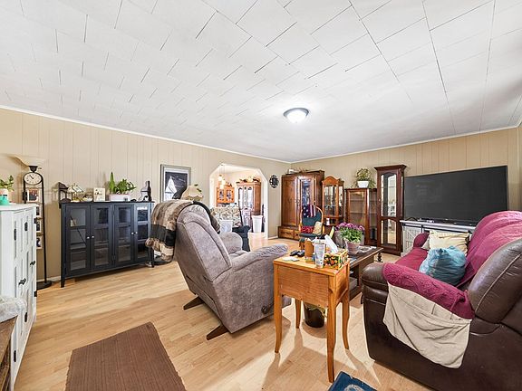 2nd image of 337 Colditz Rd