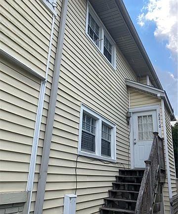2nd image of 2216 Pine St