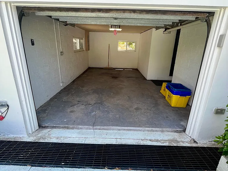 115 Dolphin Rd — Photo 37