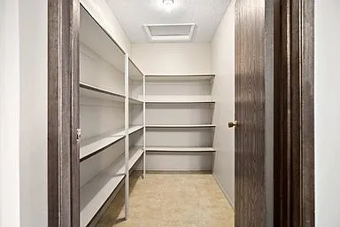 1505 McKercher Dr #4 — Photo 5