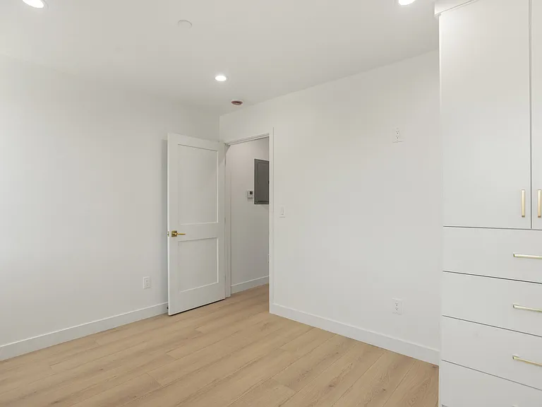 11506 Valjean Ave — Photo 9