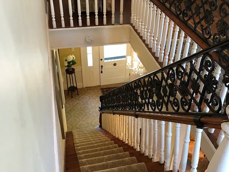 824 University Ave — Photo 14