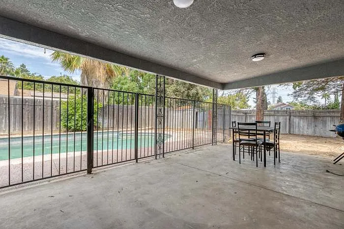 6205 N Barcus Ave — Photo 19