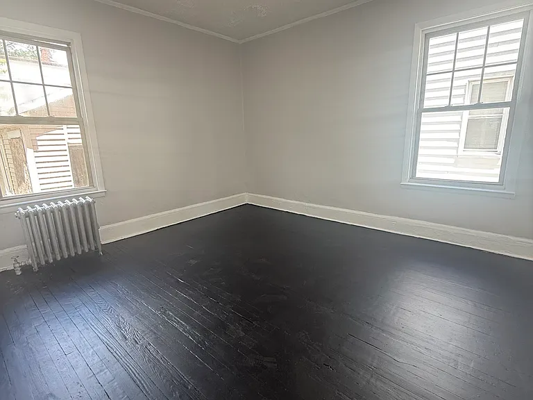 381 Leslie St #1B — Photo 1