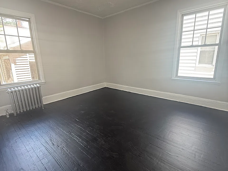 381 Leslie St #1B