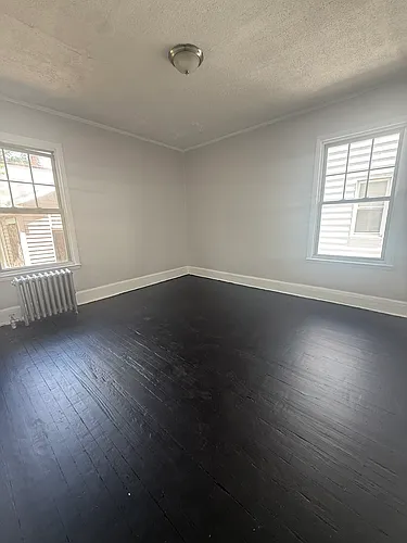 381 Leslie St Photo 1