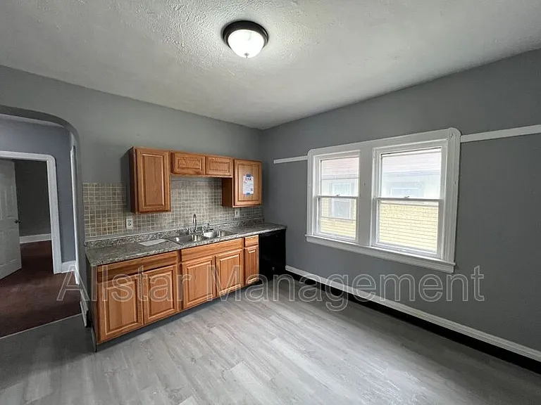 3255 E 139th St #UP — Photo 32