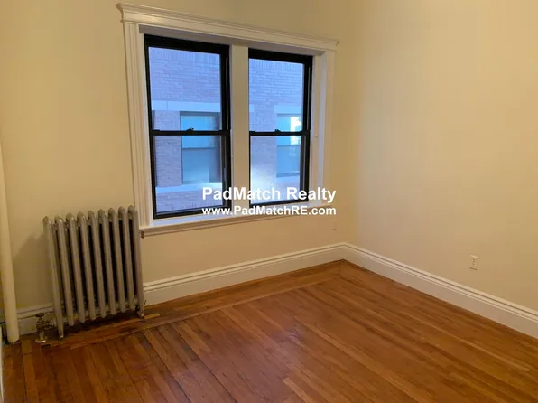 19 Park Dr, Boston, MA 02215