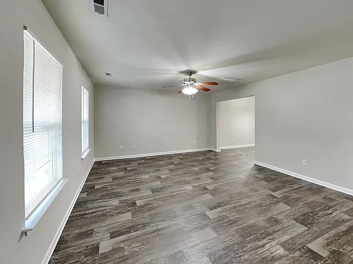 3 bed, 2.5 bath, 1561 sqft, $1,795 — Photo 3