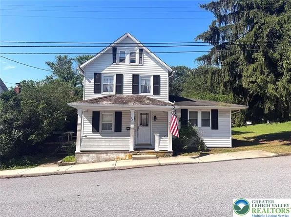 221 Diamond St, Pen Argyl, PA 18072