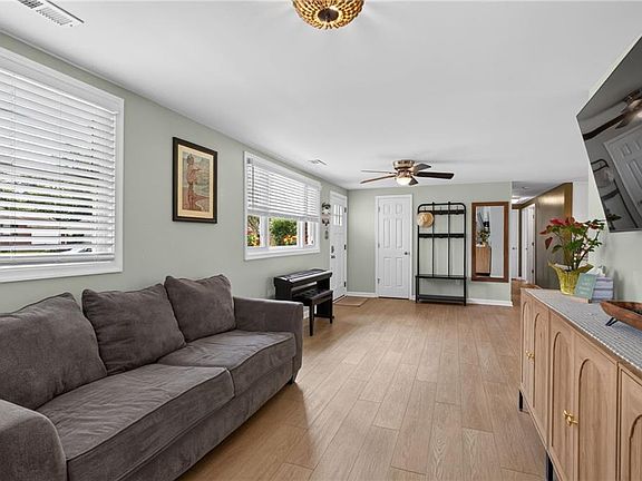 5th image of 1919 Seward Dr