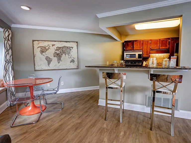 700 Riverchase Apartments — Photo 57