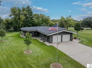1014 Highland Dr, Blue Earth, MN 56013