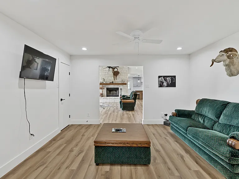 1901 Melissa Ln — Photo 24