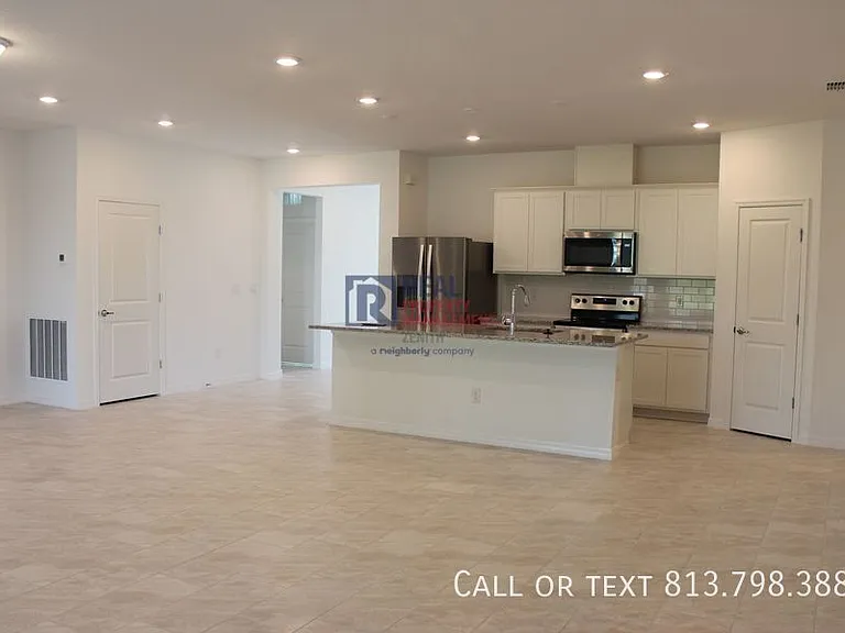 3911 N Maryland Ave — Photo 15