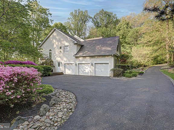 3rd image of 118 Pleasant Bank Ln