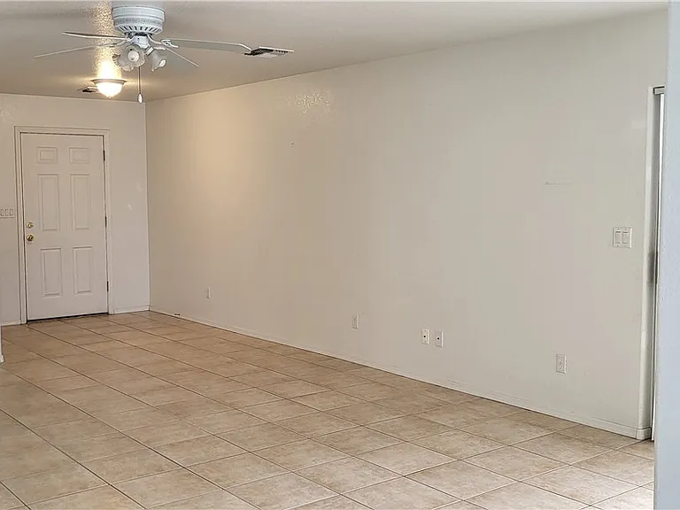 652 Holly St — Photo 4
