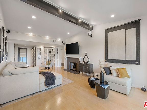 4th image of 4600 Via Dolce APT 301