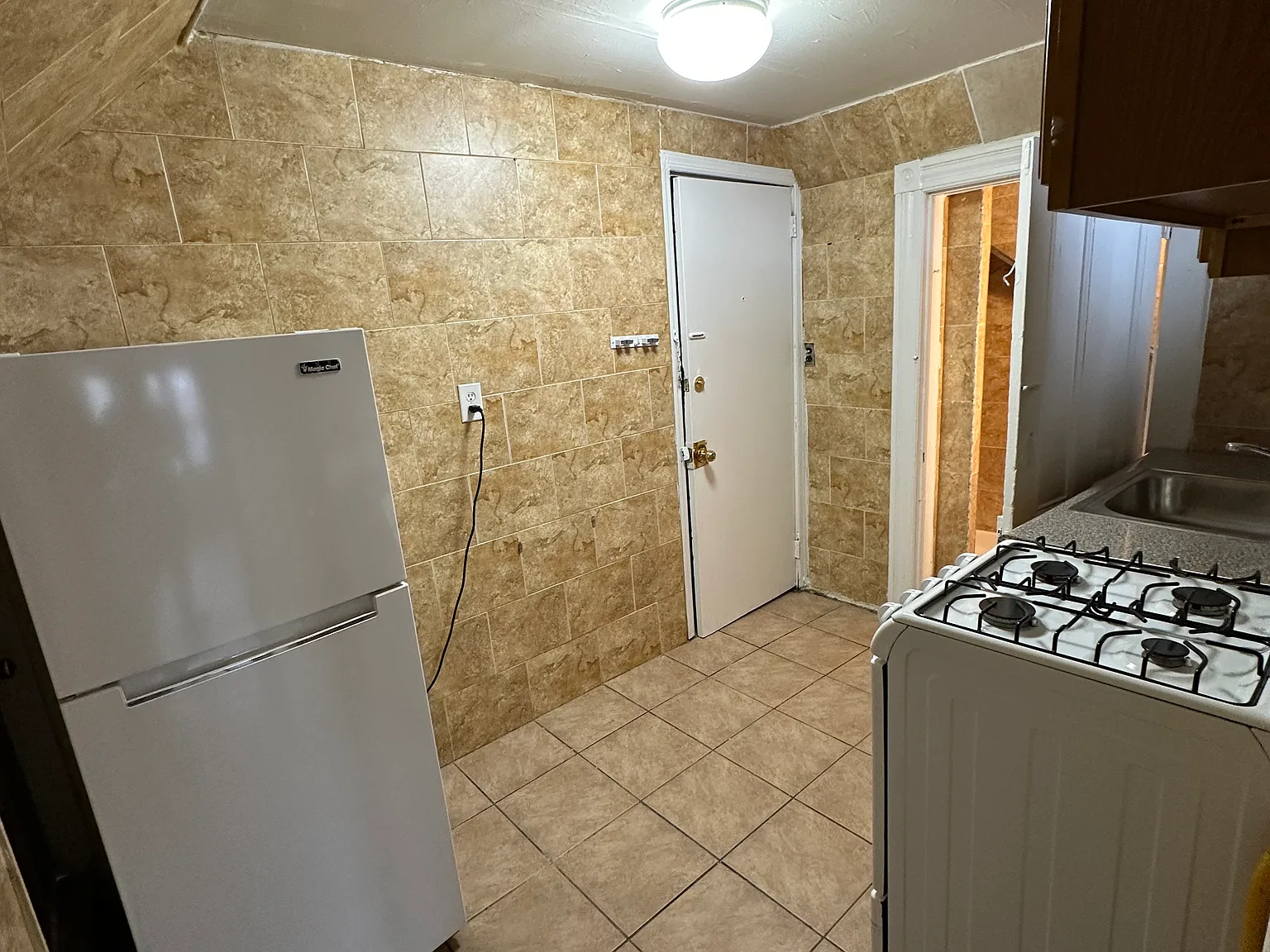 Studio, 800 sqft, $1,000 — Photo 3