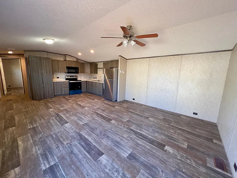 2 Joyce Dr — Photo 2