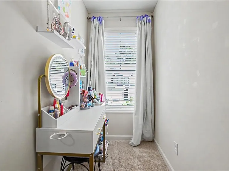723 Woodstock Grove Dr — Photo 32