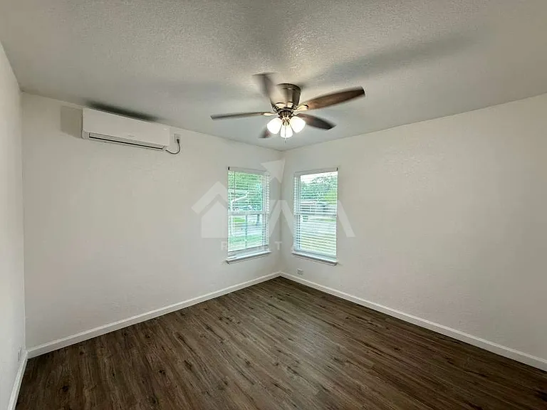 515 Blakeley Dr — Photo 11