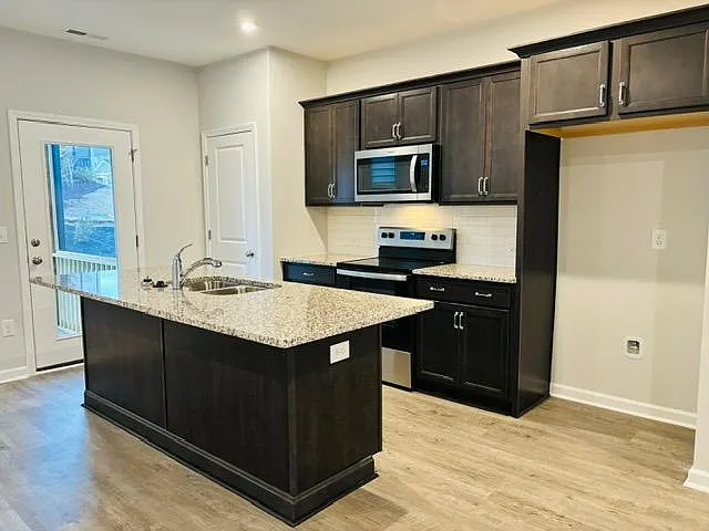 1229 Bessie Ct — Photo 6