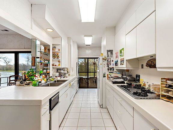 5th image of 1057 Deerfield Pl #1057