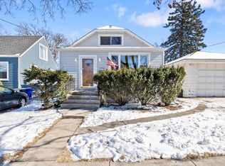 3907 Custer Ave, Lyons, IL 60534