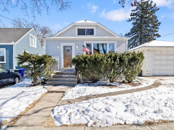 3907 Custer Ave, Lyons, IL 60534