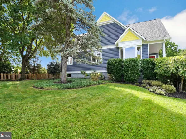 2015 Swan Ter, Alexandria, VA 22307