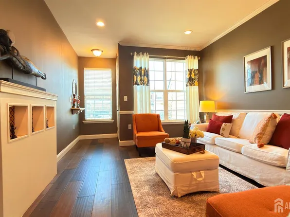 32 Morris Ln, Cranbury, NJ 08512