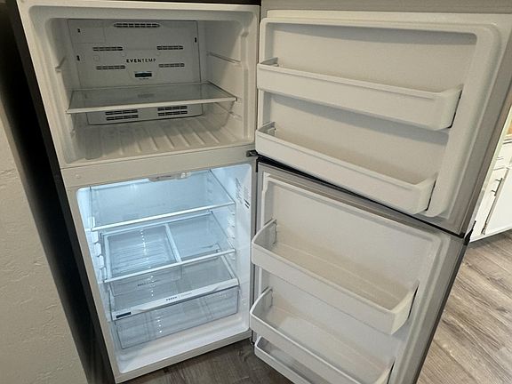 3rd image of 610 NE 29th Dr APT 6